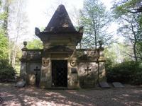 EE-Ahlsdf-Park-Mausoleum.jpg