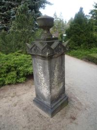 EE-Herzbg-Friedhf-GrabmalHaubold-2012.jpg