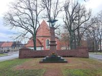 EE-Sonnewalde-Markt-Gefallenendenkmal-CH-2023.jpg