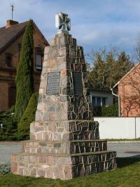 LDS-GrLeuthen-Schlossstr-Kriegerdenkmal-BRi-2020.jpg