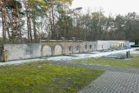LDS-Toepchin-ZumMuehlenberg10-oestlFriedhofsmauer-BRi-2023.jpg