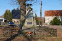 LDS-Tornow-Dorfplatz-Gefallenendenkmal-BRi-2023.jpg