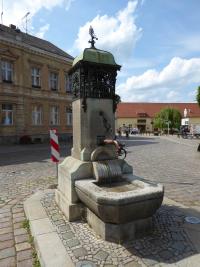 MOL-Buckow-Marktplatz-Brunnen-AM-2017.jpg