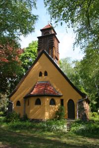 OHV-Glienicke-FriedhKapelle-MM-2012.jpg