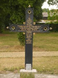 OHV-Staffelde-Grabkreuz-Wilckens-MM-2022.jpg