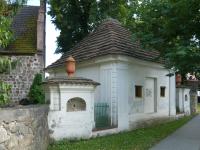 UM-Zuetzen-Dorfkirche-Mausoleum5-IR-2013.jpg